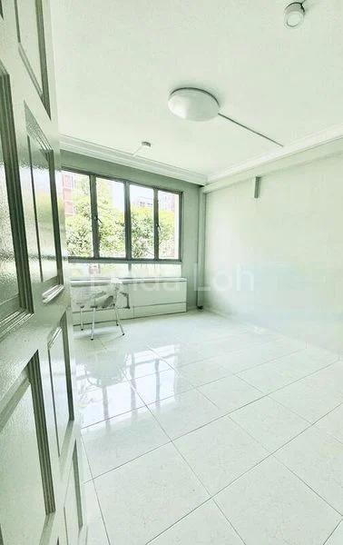 Executive HDB for Rent in  311 Tampines Street 33 - Image 4